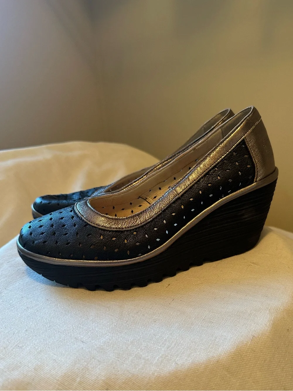 Fly London Yobe Wedges Chunky Black Metallic EU 38 Comfort Whimsigoth Earthy